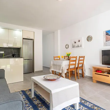 Apartamento Paradise 4 *